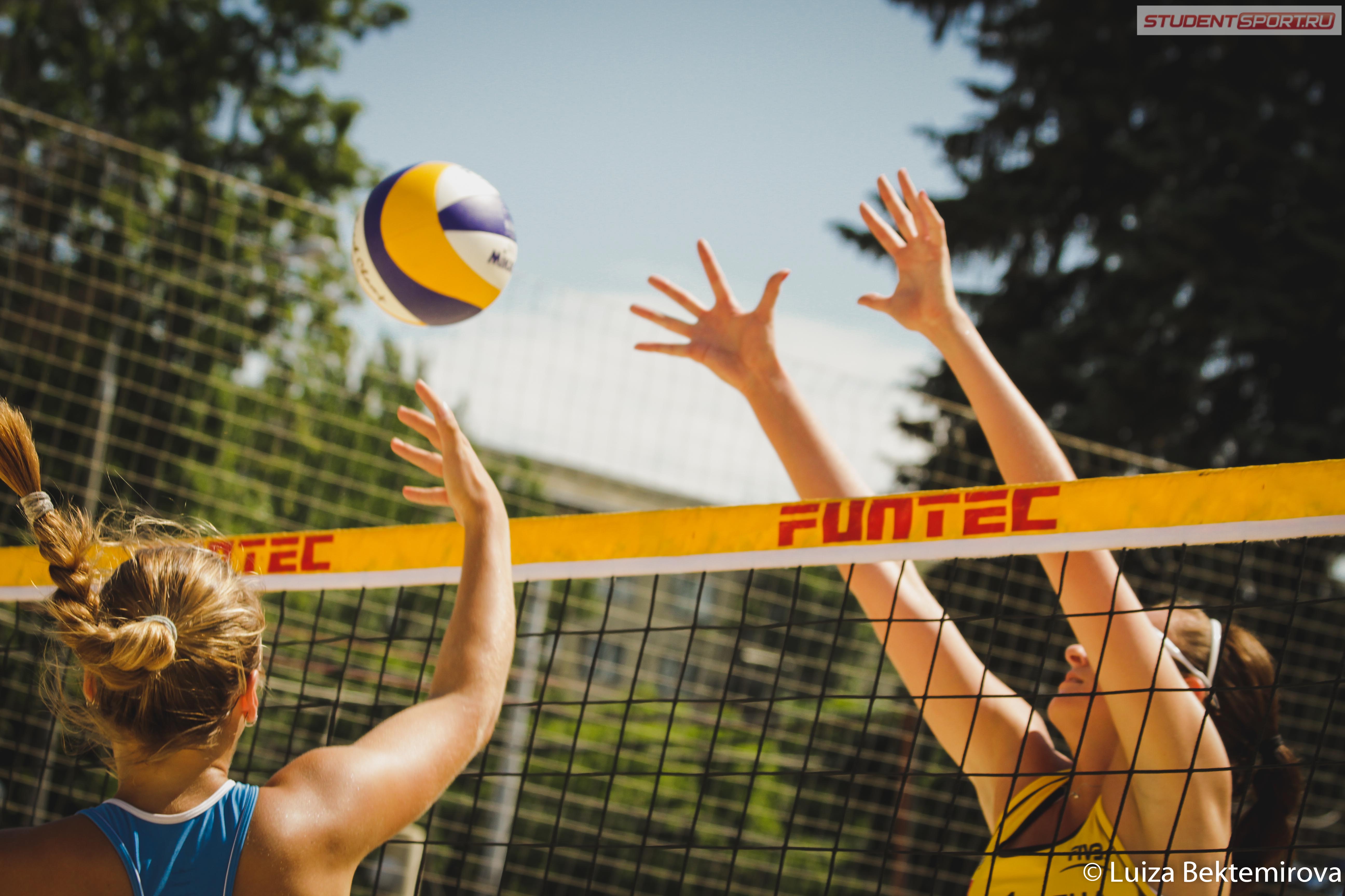 Volleyball outdoors