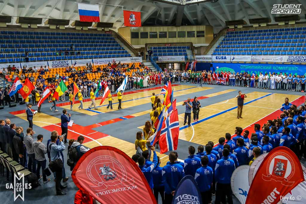 Спорт москва. Лужники спортзал. Москов спорт. Спортивный зал волейбол Лужники. Зал Дружба в Лужниках внутри.